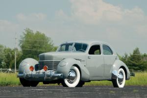 Cord 812 Supercharged Beverly Sedan Bustlback 1937 года